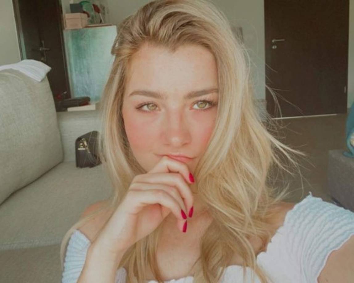 Melenie Carmona, hija de la cantante Alicia Villarreal, reveló en redes sociales ayer, Día Internacional de la Mujer, que una persona cercana a su familia abusó de ella hace cinco años.