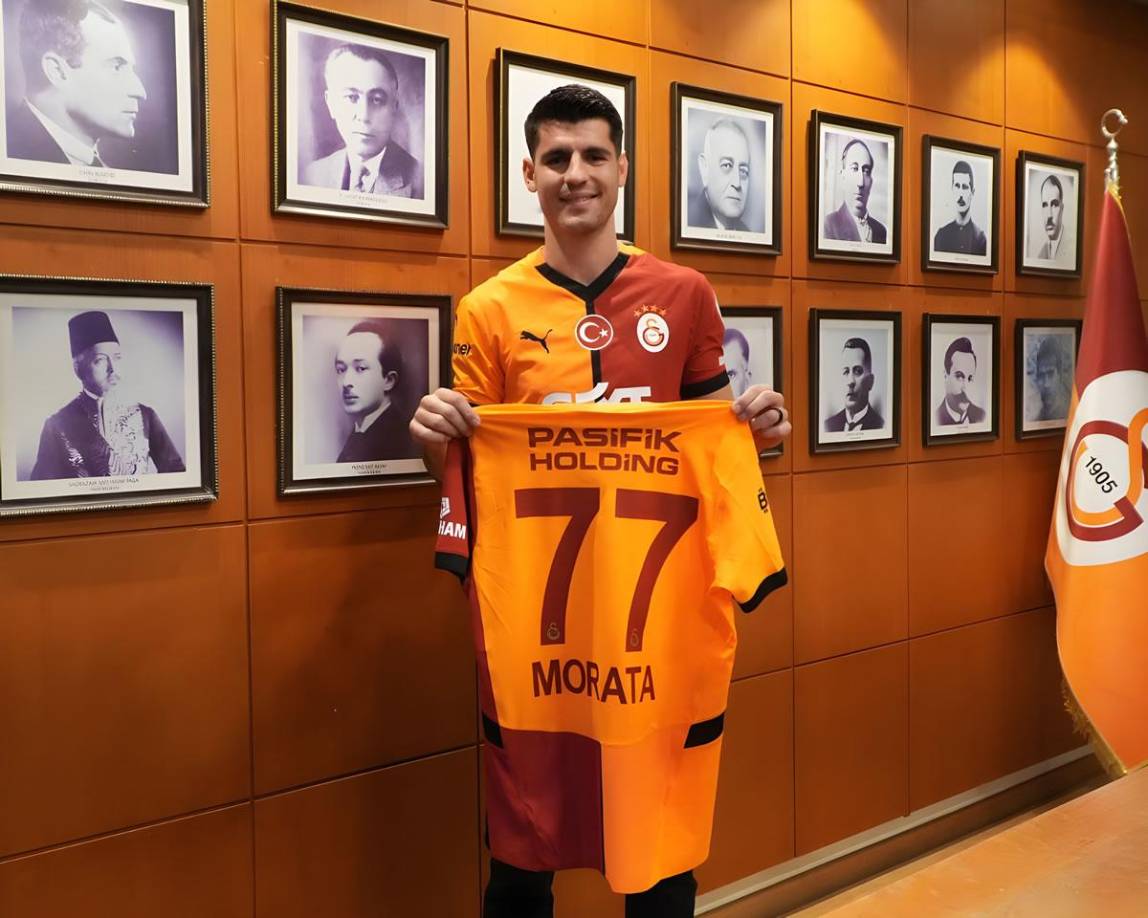 ¡OFICIAL! Álvaro Morata fue anunciado como refuerzo del Galatasaray de Turquía tras salir del AC Milan. El delantero español firma por un año tras el pago de 6 millones de euros.