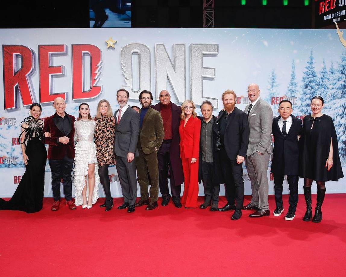 Un elenco estelar, productores y su director asistieron a la premier de Berlín realizada el lunes.