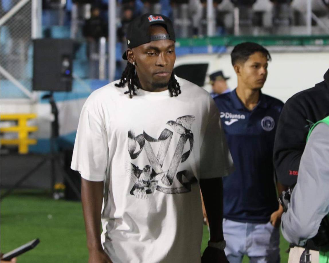 Alberth Elis - El delantero hondureño habló de su futuro. “Por ahora tengo contrato con el equipo, buscamos subir a primera división y vamos a luchar por eso. El Girondins es un equipo grande, histórico en Francia, la afición, el estadio, es muy lindo estar ahí”.