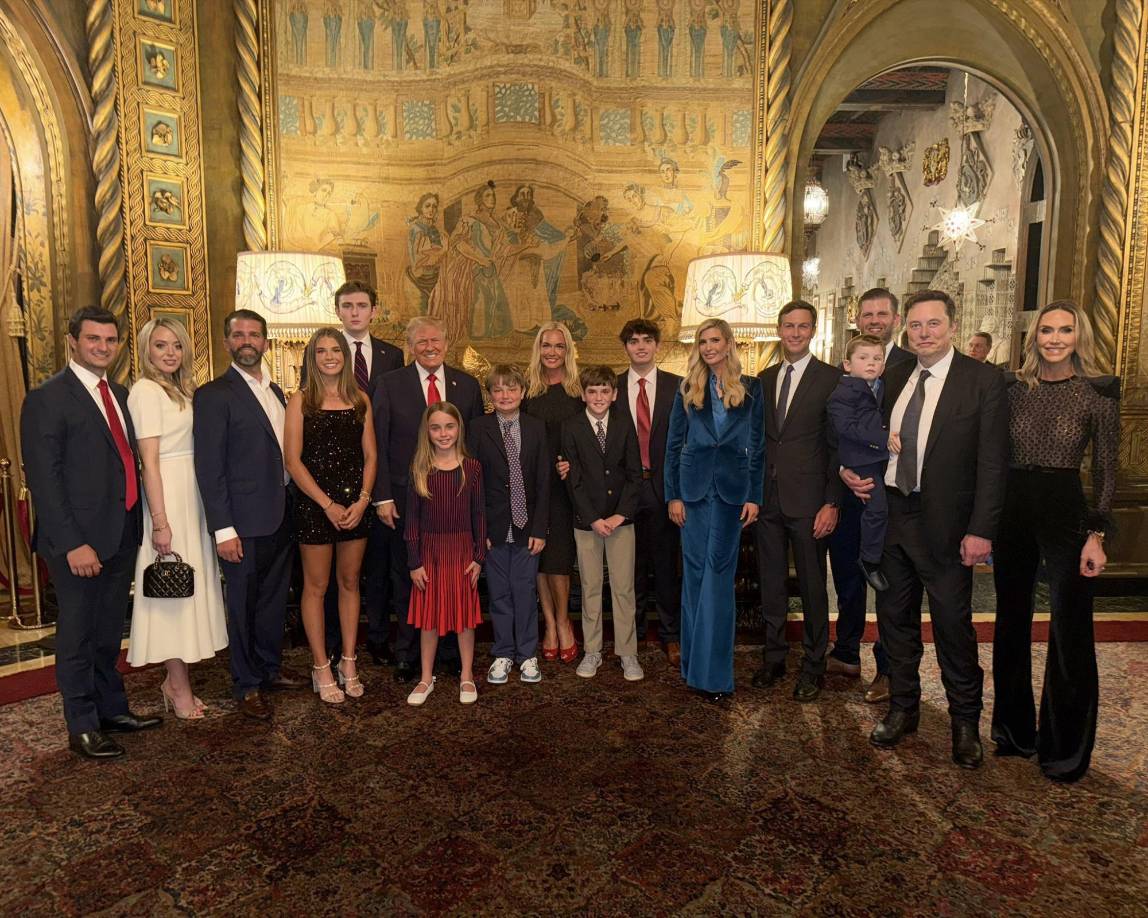 La familia Trump junto a Elon Musk.