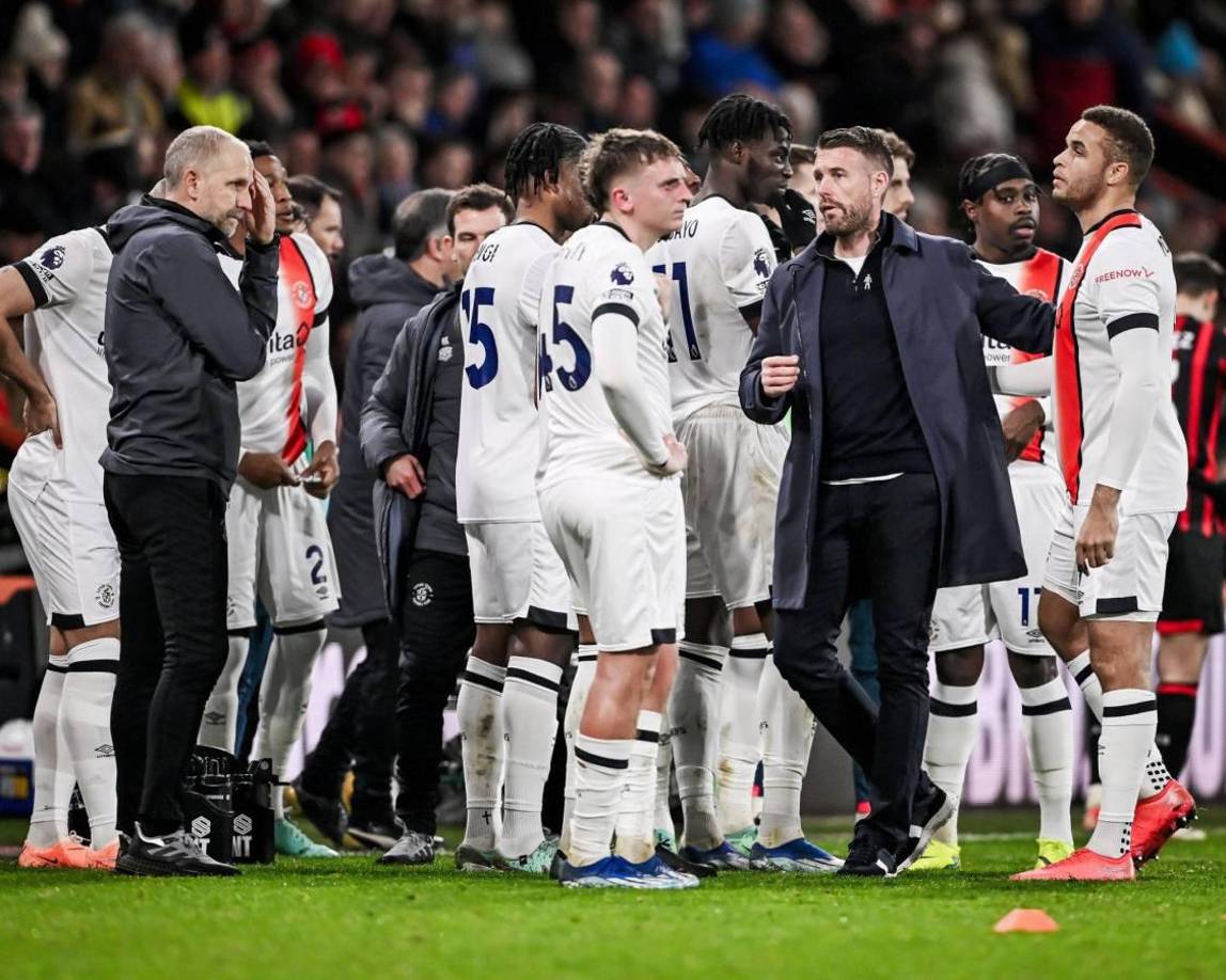 “Agradecemos al Bournemouth y al personal médico de ambos equipos por su respuesta inmediata, que fue absolutamente increíble”, destacó el Luton, al igual que hizo el Bournemouth: “Nos gustaría agradecer a todo el personal médico por su rápida actuación, así como a todos los que se encuentran dentro del estadio por su apoyo y unidad durante un momento difícil”.