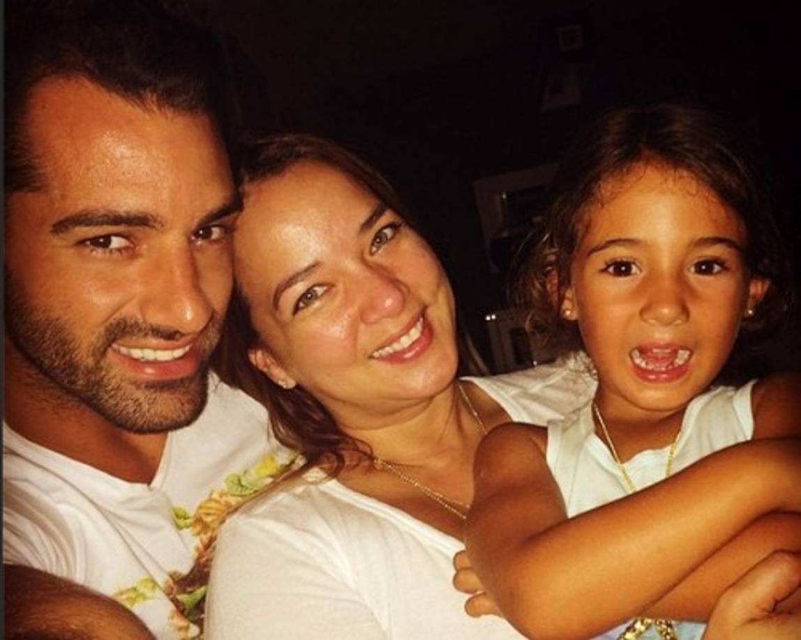 Le tiene fobia a las arañas y las alturas, pero le encantan las comedias románticas.