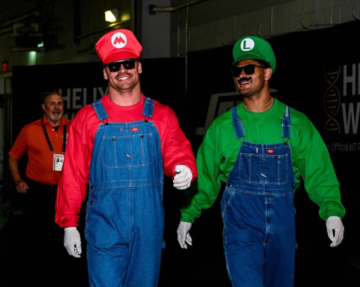Ashtyn Davis y Chazz Surratt, ambos de los New York Jets, se disfrazaron de Mario y Luigi.