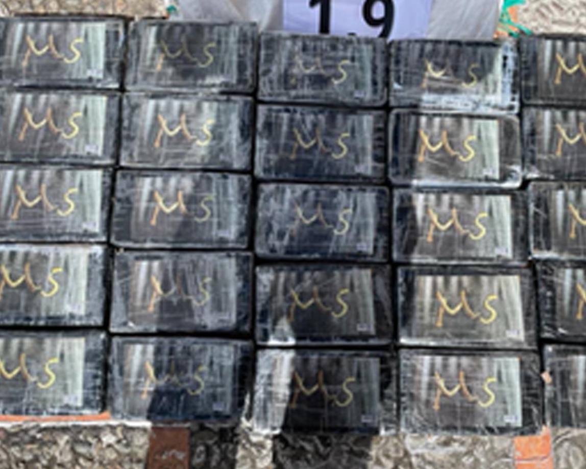 Otro de los fardos estaba varios kilos con un “MS”.