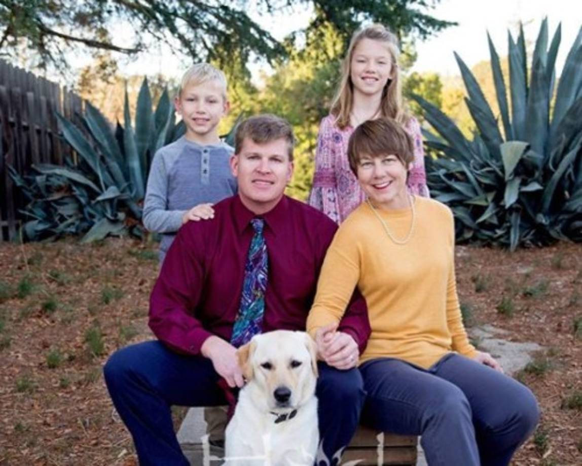 Su madre es una fotógrafa profesional y sube fotos en su cuenta de Instagram.