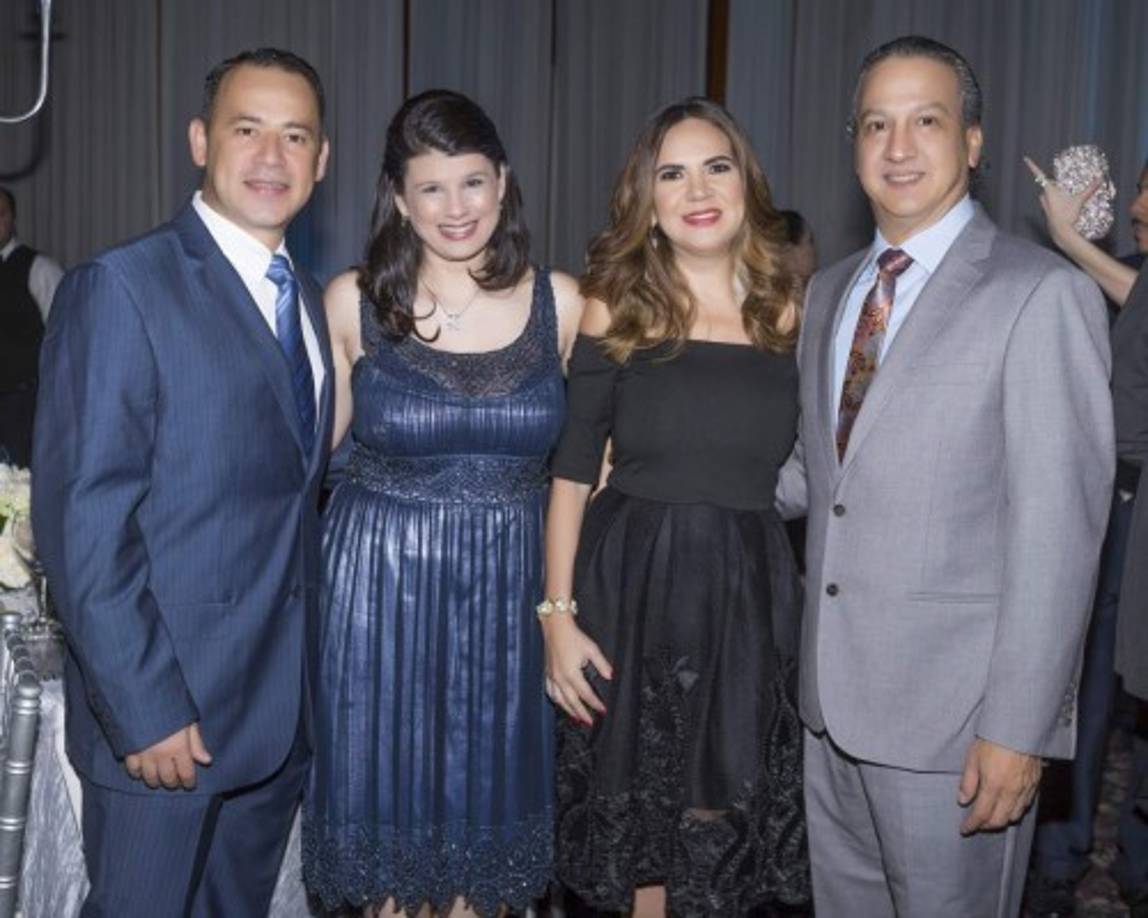 Abelardo y Desirée Gonzales, Denia y Roberto Flores.