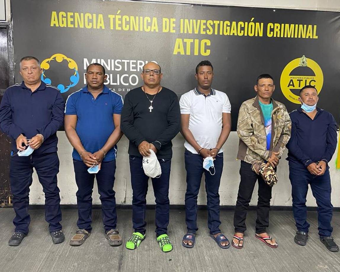 Los dos hondureños capturados y los cuatro colombianos.