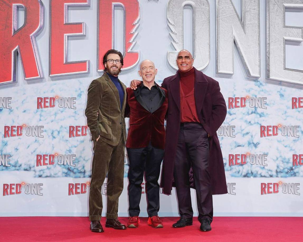 Hiram Garcia, productor y presidente de producción en Seven Bucks Productions, expresó su entusiasmo por el proyecto: “Siempre he tenido este sueño de hacer una película de Navidad increíble,” se ríe. “Suena loco, pero es algo que siempre he querido hacer. Tratar de contar una historia navideña llena de acción, con corazón y humor, mientras abordamos la mitología de las festividades de una manera realista. Y un día, se me ocurrió una idea de cómo podríamos hacerlo.”