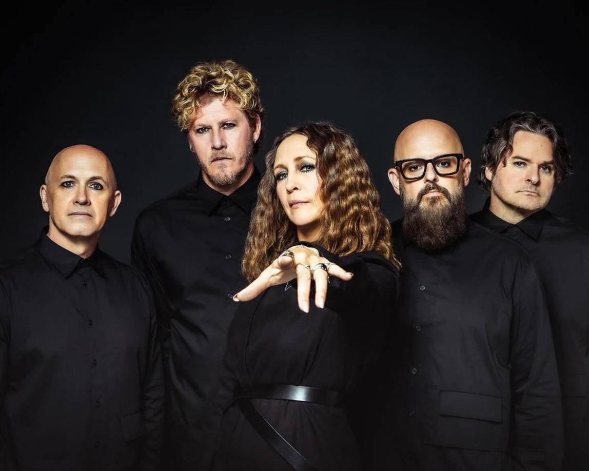 “The Yagas” ya está trabajando en su primer álbum completo, titulado “Midnight Minuet”, que se espera sea lanzado en 2025. El álbum está siendo producido por figuras destacadas de la industria, lo que promete una producción de alta calidad y un sonido innovador.