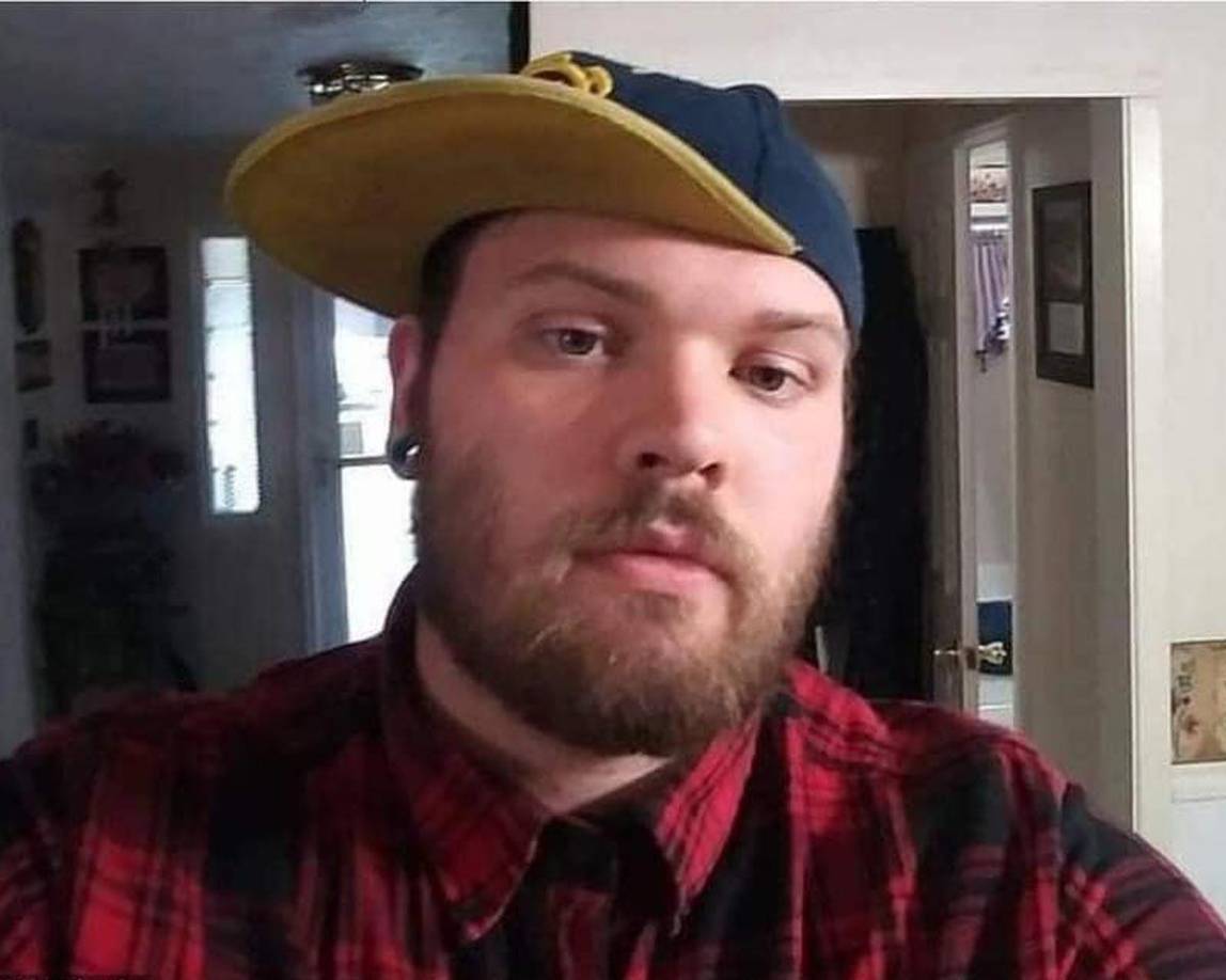 En la declaración jurada, se detalla que el conductor de FedEx, identificado como Tanner Lynn Horner, atropelló a la niña cuando retrocedía su camioneta y luego la puso en el vehículo.