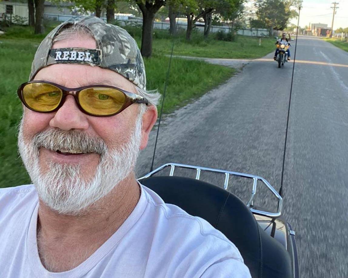 “Hago esto por el bien de mi familia y el mío propio y para honrar la voz de Dios que me está dando la fuerza para decir esto”, dijo Strand. 