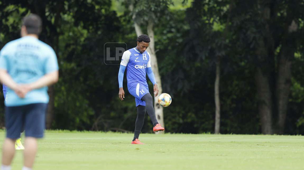 Bryan Róchez realizó su primer entrenamiento con la selección catracha.