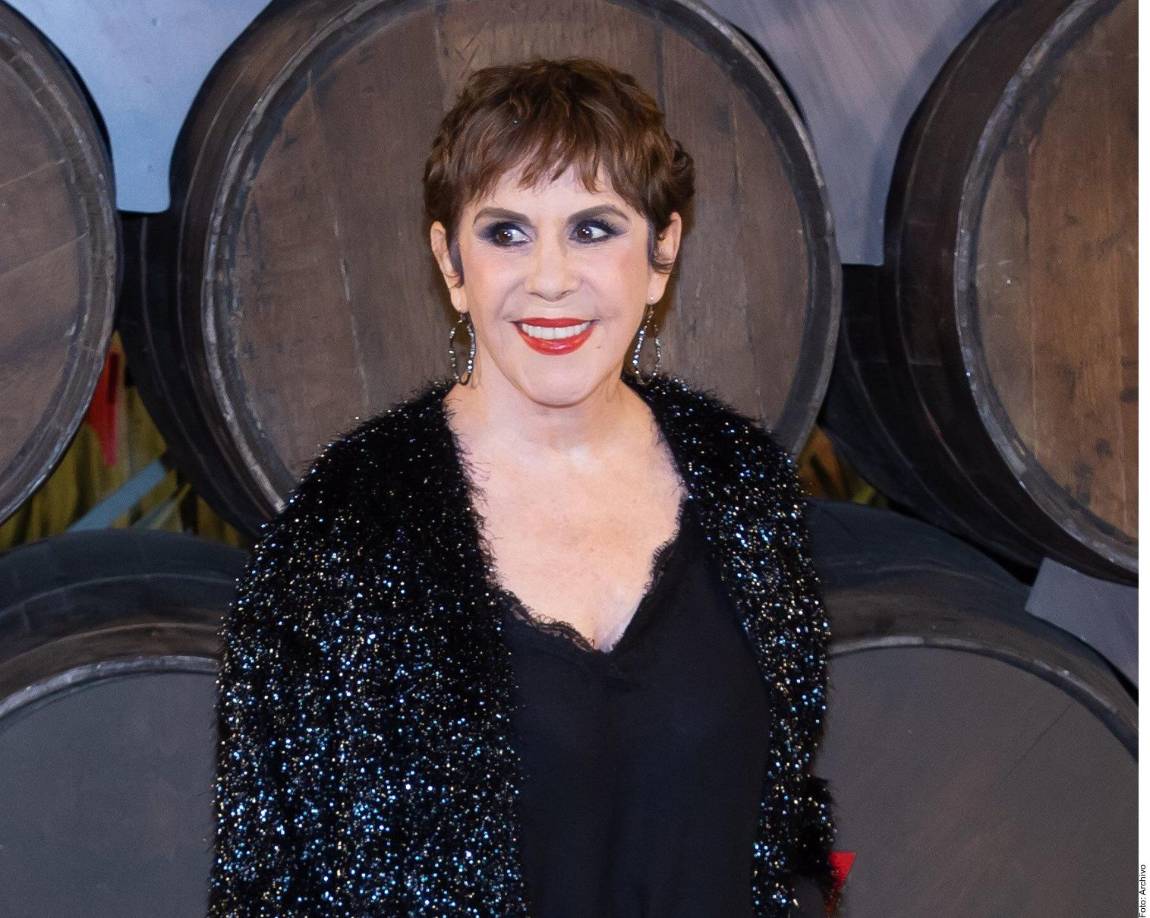 La actriz Rebecca Jones murió a los 65 años, dio a conocer su representante, Danna Vázquez, a través de un comunicado publicado en las redes sociales. “Rebecca estuvo acompañada en todo momento de sus seres queridos, se fue en paz y con profundo agradecimiento a su público para el que tanto trabajó toda su vida”, señaló el comunicado. Tras la noticia, personalidades del medio artístico han expresado su tristeza por la muerte de la actriz.