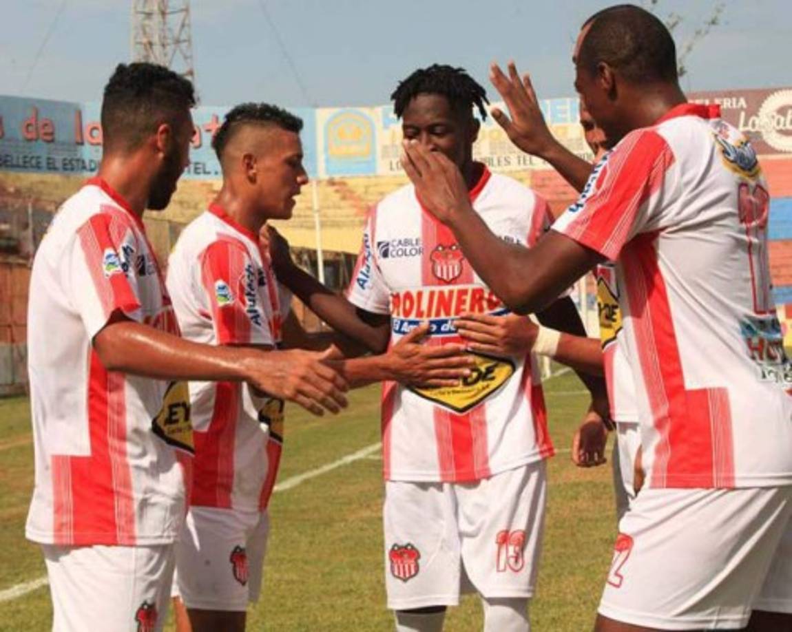 'El que quiera pasillo que vaya a ganar títulos en España', dijo Javier Portillo durante la semana al hablar de la petición del club Marathón. Hoy el Vida se hizo el pasillo como burla para el cuadro verde.