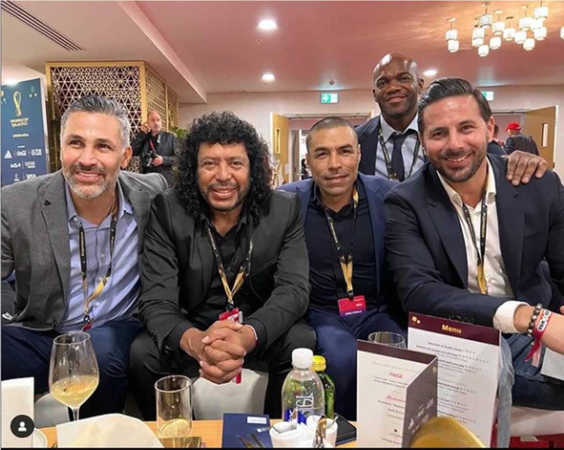 David Suazo compartió una cena con los exjugadores Mario Yepes, René Higuita, Iván Ramiro Córdoba y Claudio Pizarro.