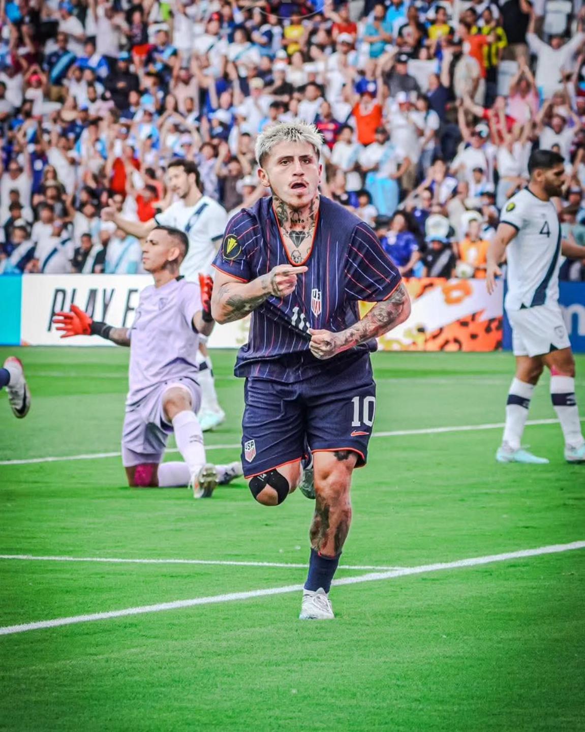 Quién es Diego Luna, el 'mexicano' que busca golear al 'Tri'