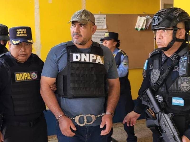 Las fuerzas de seguridad de Honduras capturaron este sábado al hondureño Luis Escalante, cuñado del narcotraficante Héctor Emilio Fernández, alias ‘Don H’, condenado en 2019 a cadena perpetua en Nueva York, y a quien Estados Unidos reclama por el delito de tráfico de drogas.