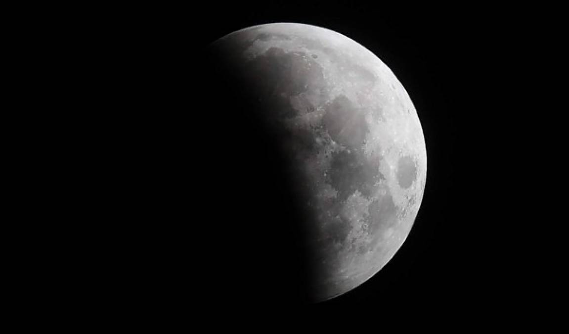 El eclipse total, el primero desde enero de 2019, fue visible especialmente en el oeste continental de Estados Unidos y Canadá, todo México, la mayor parte de América Central y Ecuador, el oeste de Perú y el sur de Chile y Argentina, según la agencia aeroespacial NASA.