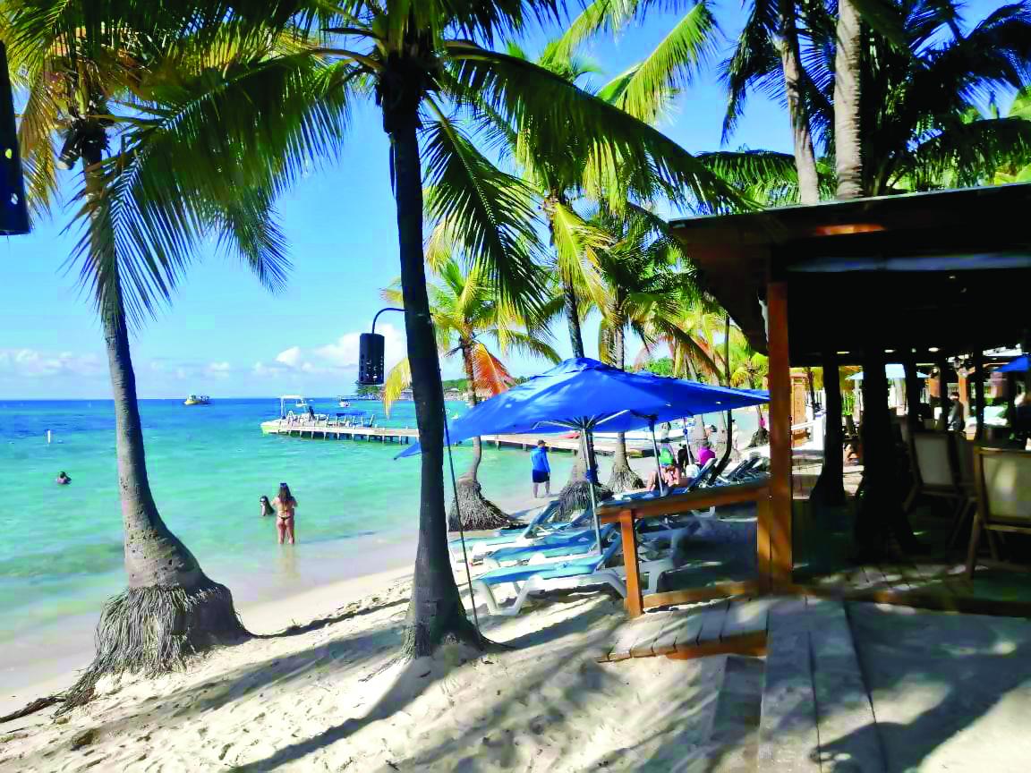 Roatán prefiere cobrar en dólares o lempiras; no bitcóin