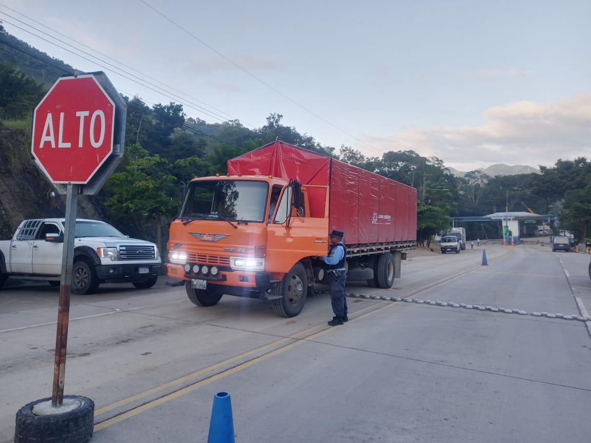 Habilitan paso vehicular controlado en la aduana Agua Caliente