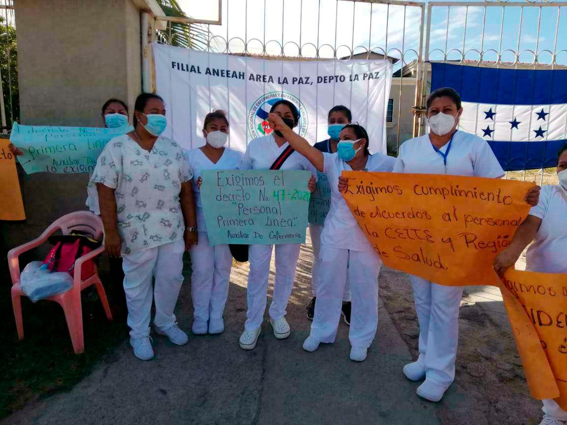 Gobierno despide a más de 1,200 enfermeras auxiliares
