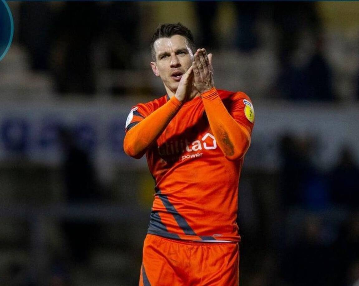  “Las cosas que normalmente hacía con ellas (hijas) me parecían un esfuerzo. Me leían sus cuentos por la noche y no podía concentrarme en lo que me contaban. Sentarme con mis hijas y que me den un abrazo suele ser un momento especial y yo no lo sentía así. Sabía que no estaba bien”, fueron las impactantes declaraciones de Matt Bloomfield.