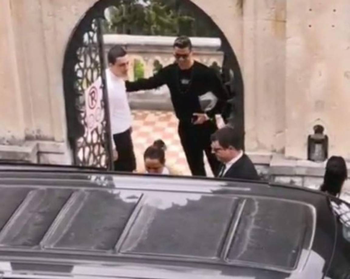 Su escapada romántica también tuvo otros pequeños gastos como el combustible y el gasto en personal de su avión privado, que asciende a unos 1.900 euros por viaje.