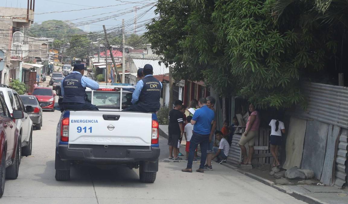 Encapuchados y con pistolas con silenciador un grupo de al menos seis hombres ingresaron a la vivienda de Xiomara Chicas Banegas (de 38 años), la amarraron y la asesinaron frente a su hijos. El crimen ocurrió ayer en horas de la madrugada en la colonia Lomas del Carmen de San Pedro Sula.