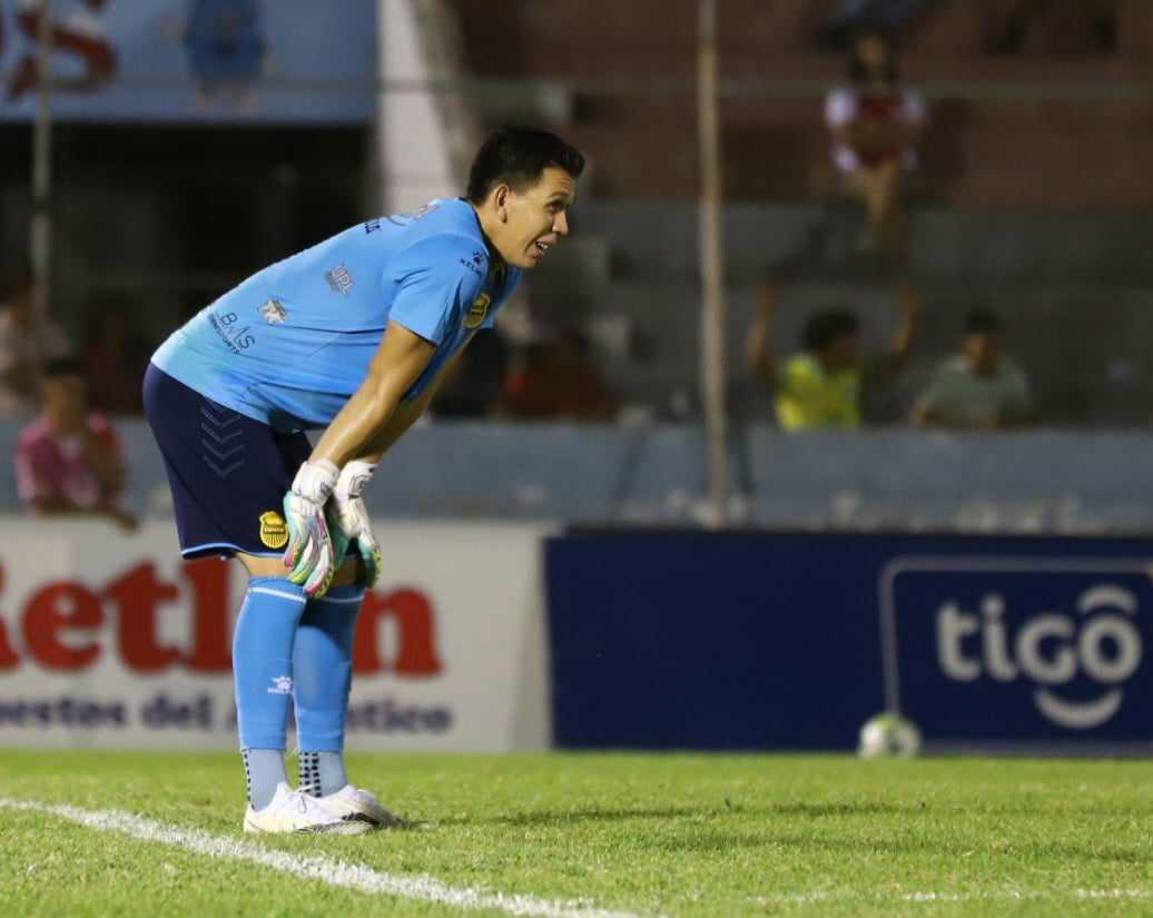 Nada pudo hacer Perelló, quien solo adornó la foto del quinto tanto del ‘10’ cocotero en el torneo, igualando a su compañero Tellas y al paraguayo Roberto Moreira como máximo goleador.