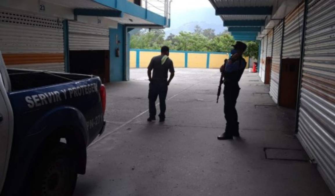 La acción preventiva se desarrolló por agentes de prevencion y seguridad comunitaria del Distrito 2-6 Sunsery, de la Unidad Metropolitana de Policía #2 (UMEP 2), en dos puntos de la zona de responsabilidad en San Pedro Sula.