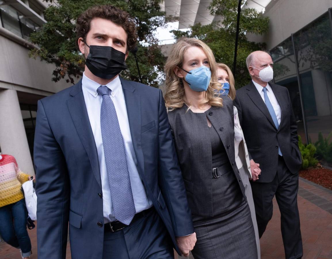 Expromesa del Silicon Valley declarada culpable en juicio en California