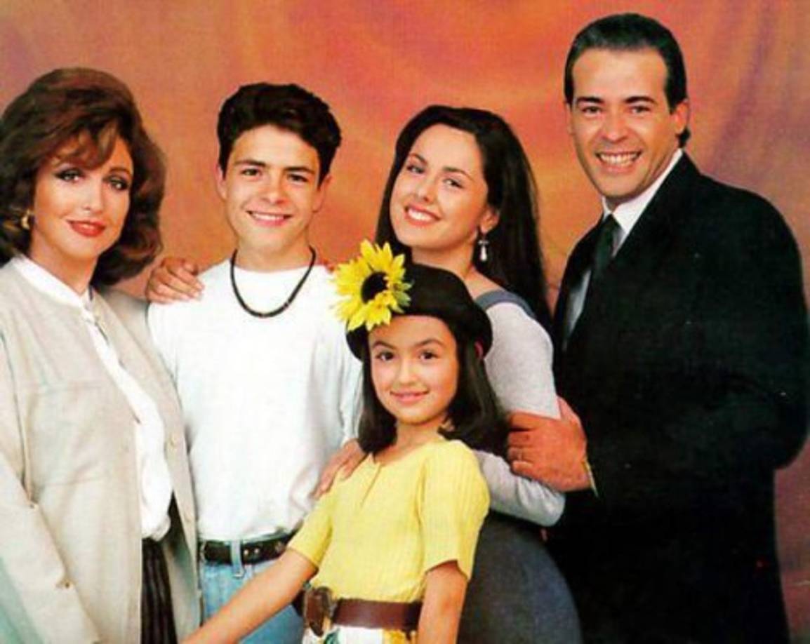 Agujetas de Color de Rosa fue una telenovela mexicana que se transmitió entre 1994 y 1995.