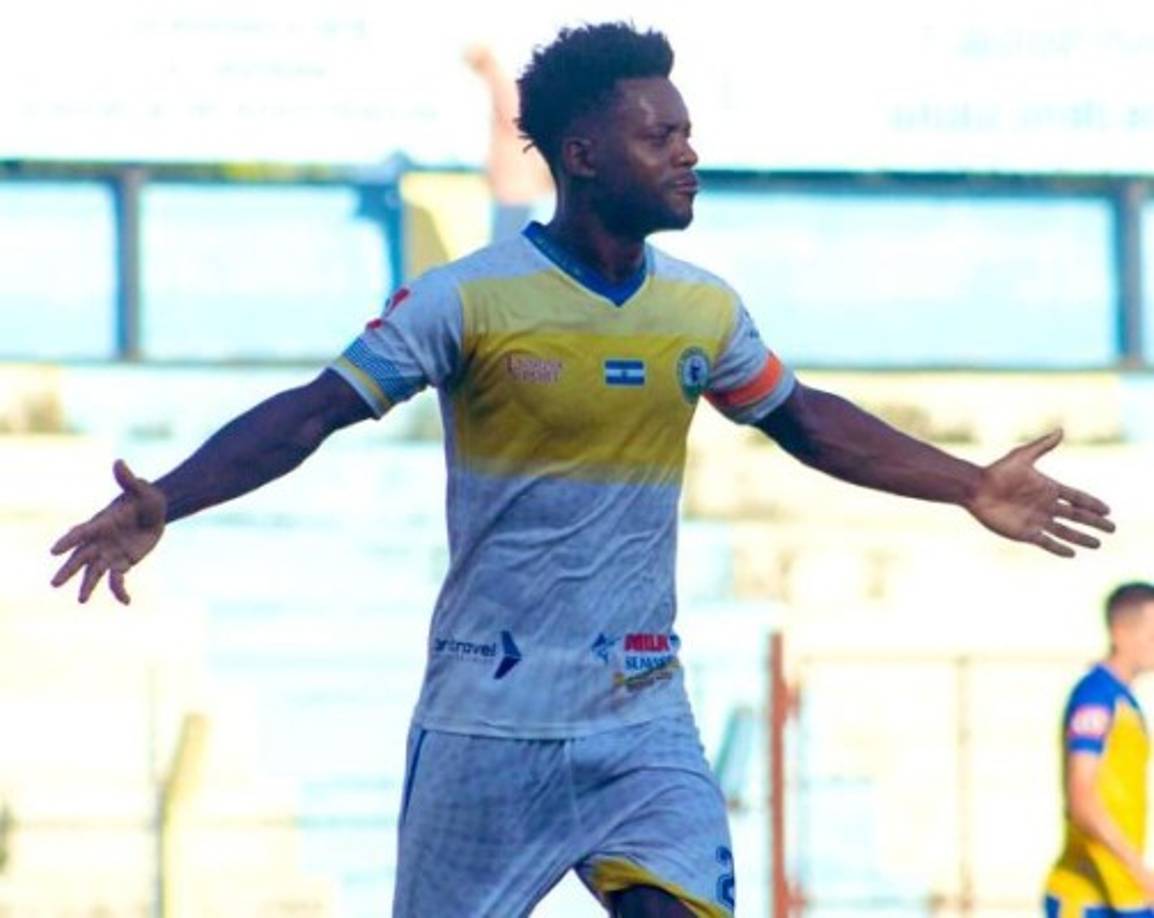 Clayvin Zúniga: Según medios salvadoreños, el delantero hondureño no seguirá más en las filas del equipo Municipal Limeño de la pimera división de la Liga de El Salvador. De acuerdo a las informaciones el atacante catracho solicitó al club su salida, y se desconocen los motivos.