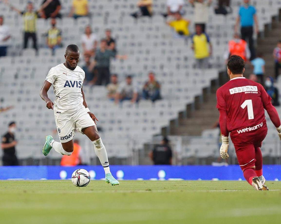 Enner Valencia cuenta con 33 años de edad y forma parte del Fenerbahce de Turquía.