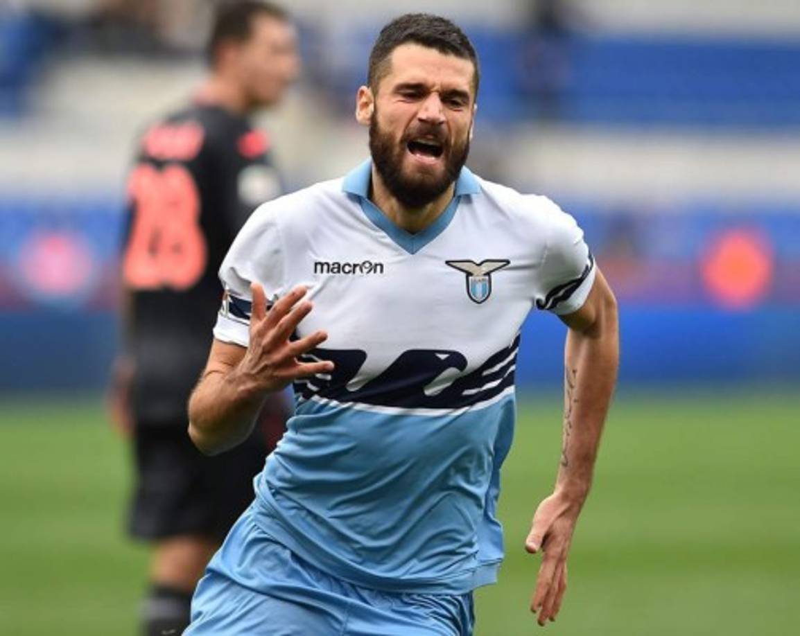 Antonio Candreva: El Inter de Milán ha preguntado a la Lazio por el centrocampista, según indica La Gazzeta dello Sport. El jugador de 29 años es la prioridad de los nerazzurri aunque el conjunto romano podría estar dispuesto a pedir 25 millones. También el Atlético de Madrid está interesado en él.