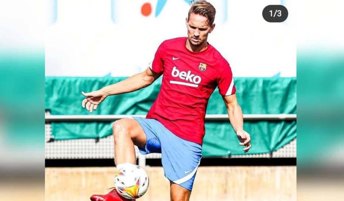 Luuk de Jong: El delantero neerlandés no entra en los planes de Xavi y medios españoles señalan que el atacante saldrá del FC Barcelona en enero del 2022. 