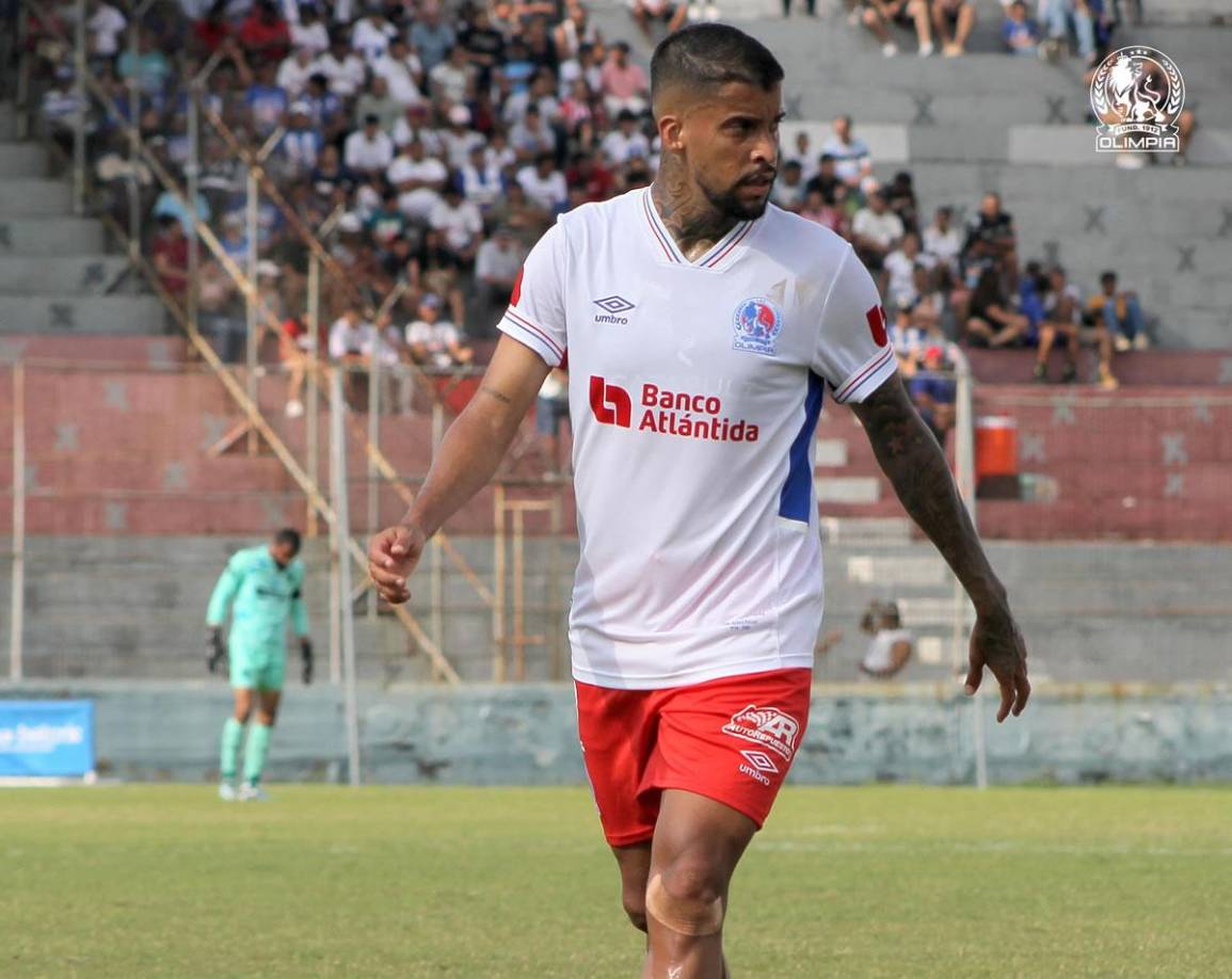 GABRIEL ARAÚJO - El brasileño llegó en el Apertura 2022/23 y hace unos días renovó contrato. En cuatro torneos ha alternado entre el banco y la titularidad, pero ha anotado goles importantes.