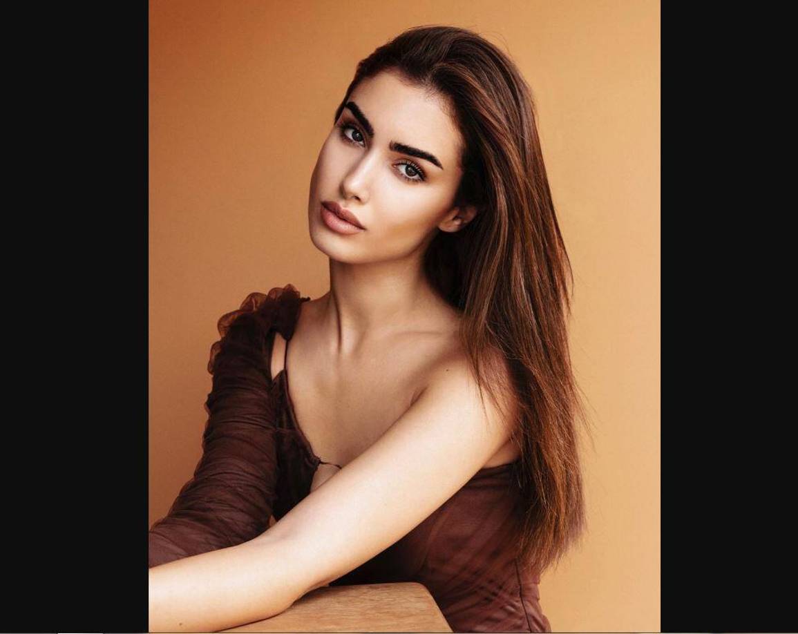 Por el momento, ni la modelo ni el futbolista se han pronunciado sobre los rumores de su romance, aunque hay quienes apuntan a que el autor de las fotos de la joven en Grecia era James Rodríguez.