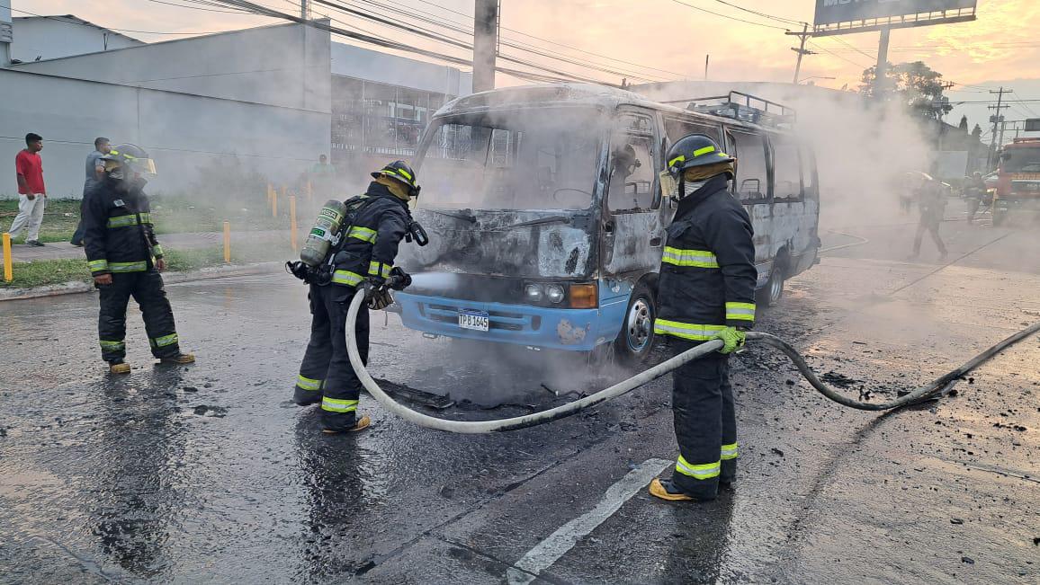 Supuestos extorsionadores incendian bus en Tegucigalpa