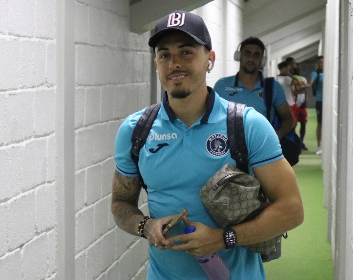 Santiago Montoya - En el caso del colombiano todo apunta a que es cuestión de días para que se haga oficial su salida. No cuentan con él para el próximo campeonato.