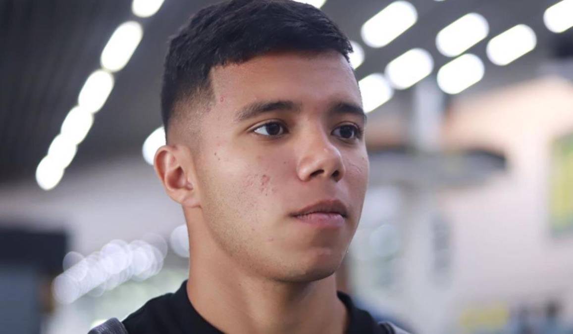 El joven Roberto Osorto está de regreso en Honduras tras la prueba de 15 días que tuvo con el KAA Gent de Bélgica. El mediocampista se unió al Real España.