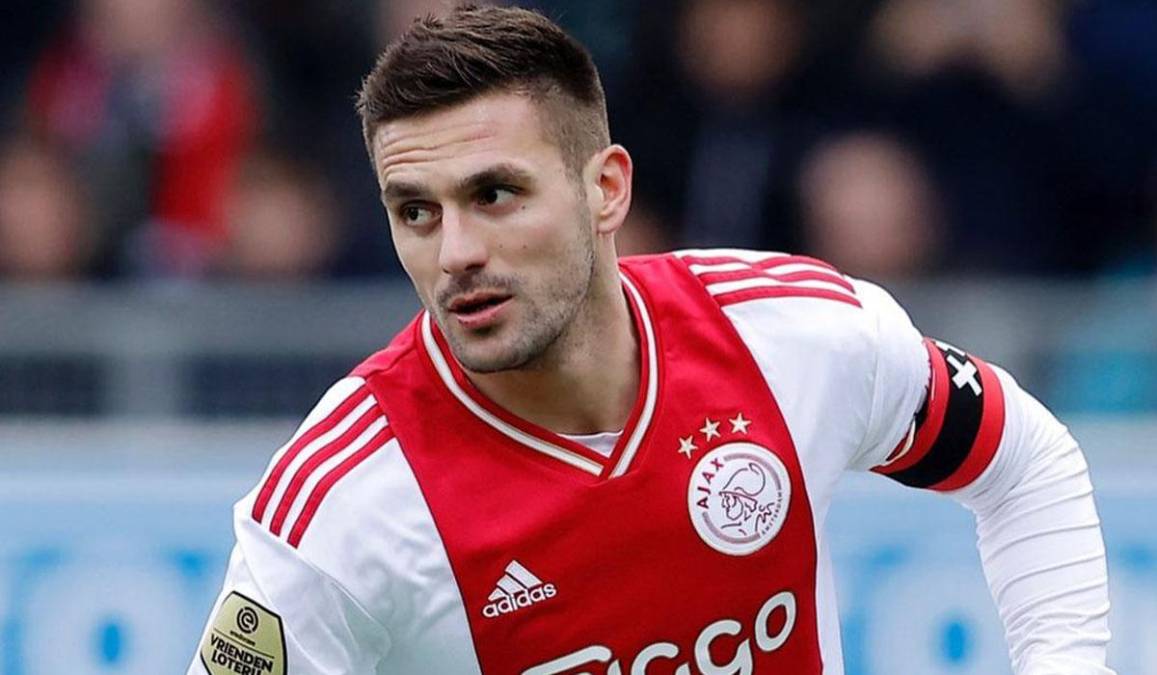 Según el periodista turco Yagiz Sabuncuoglu, el Besiktas ha hecho una oferta por el mediocampista Dusan Tadic. Le ofrecen al capitán del Ajax un contrato de dos temporadas y una más de forma oficial.