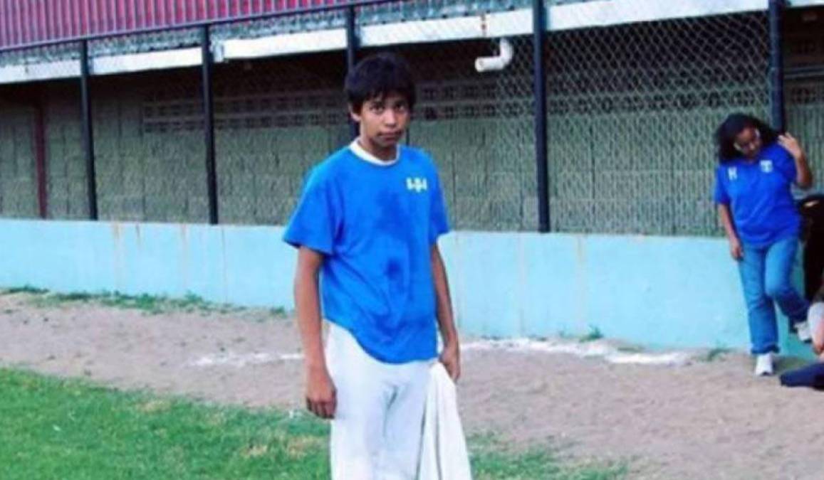 Dubón se enamoró del béisbol desde que estaba pequeño. Incluso, no tenía ni diez años de edad cuando ya competía en ligas menores en San Pedro Sula.