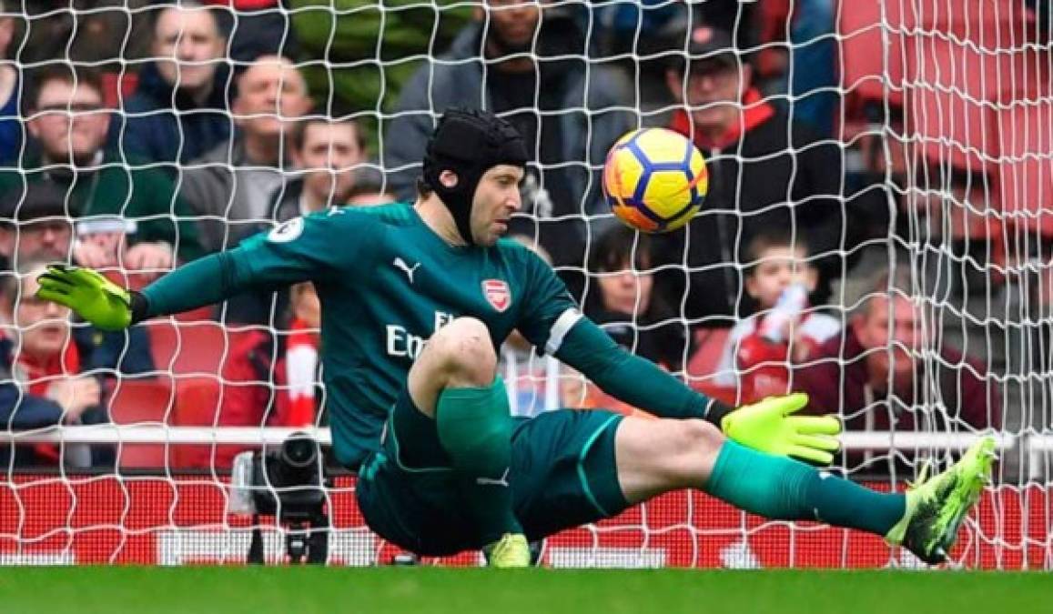 Petr Čech: El arquero finaliza en junio del 2019 su contrato con el Arsenal de Inglaterra.