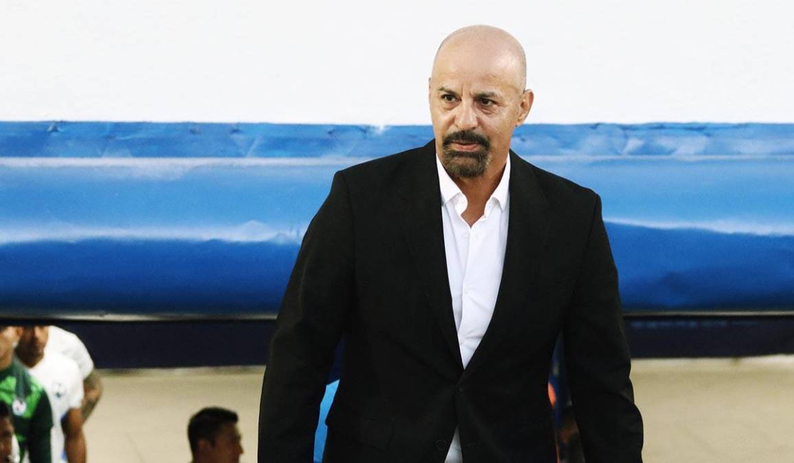 Marco Figueroa: Entrenador chileno que dirige a la selección de Nicaragua y tiene un salario mensual de 19 mil dólares. Al año gana alrededor de 228,000 dólares. Fue eliminado en la mesa de la Copa Oro 2023.