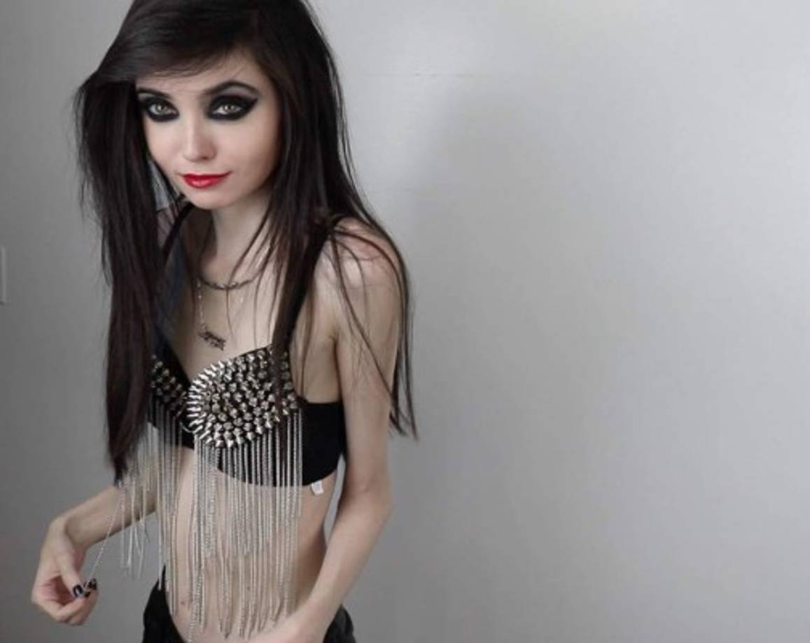 El&nbsp;popular&nbsp;canal&nbsp;de&nbsp;YouTube&nbsp;de&nbsp;Eugenia&nbsp;Cooney&nbsp;lleva&nbsp;un&nbsp;par&nbsp;de&nbsp;años generando&nbsp;polémica,&nbsp;hasta&nbsp;el&nbsp;punto&nbsp;de&nbsp;que&nbsp;ahora&nbsp;una&nbsp;iniciativa&nbsp;en&nbsp;redes&nbsp;sociale está pidiendo&nbsp;que&nbsp;se&nbsp;cierre&nbsp;el&nbsp;popular&nbsp;video&nbsp;blog&nbsp;porincitar&nbsp;a&nbsp;la&nbsp;anorexia