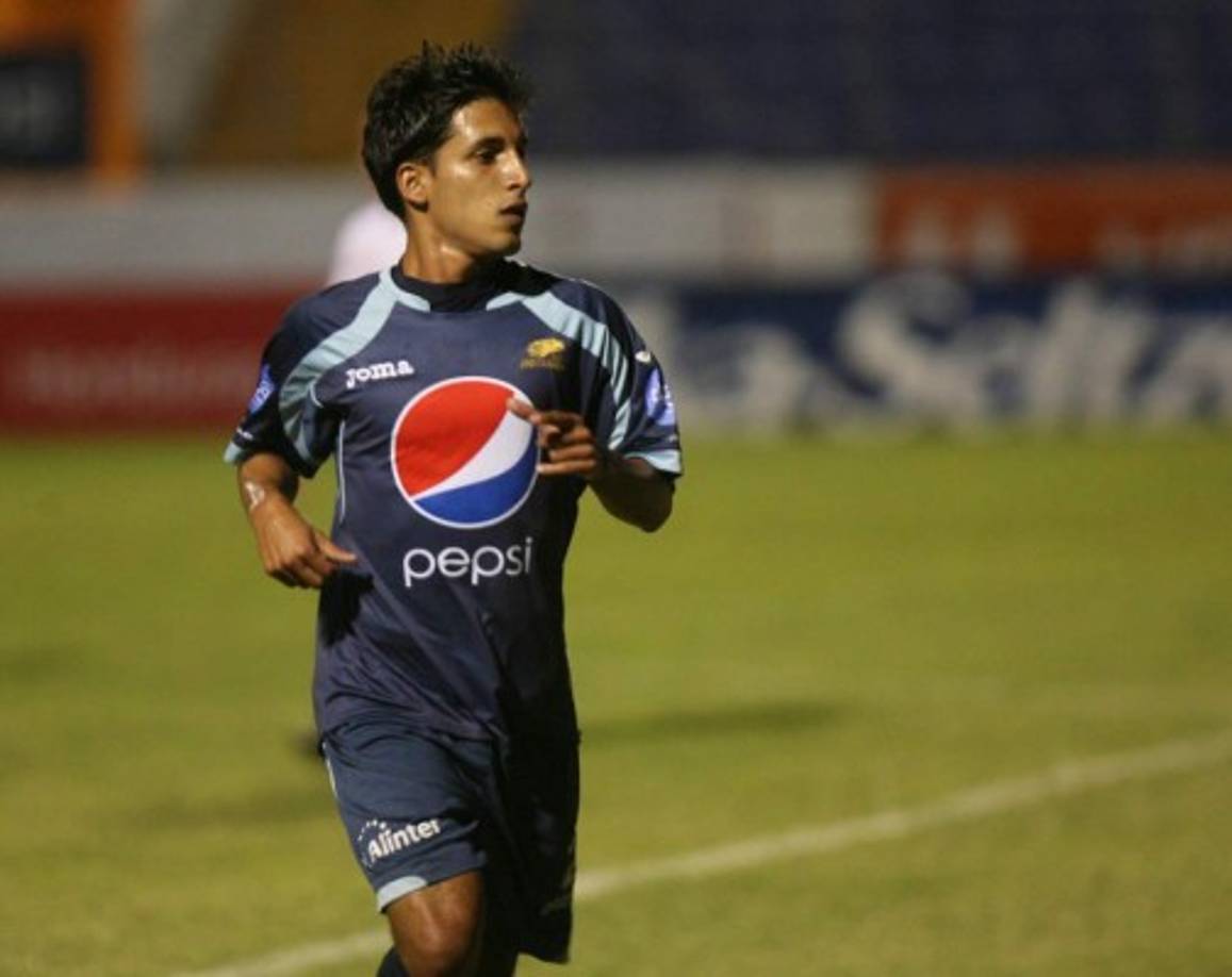 Gustavo Alvarado: El exjugador del Motagua finalmente no será fichado por el Real España luego de haber estado a prueba. Formó parte del plantel de Motagua en el último título de Ramón Maradiaga con este equipo en el 2011.