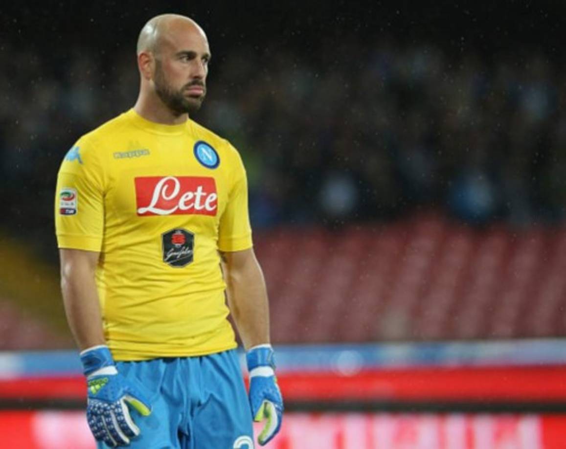 Pepe Reina: El ritual del portero del Nápoles es ir a poner gasolina para su coche y aparcarlo en el mismo sitio antes de disputar cada partido.