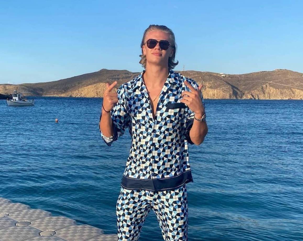 Haaland mantiene una curiosa alimentación rigurosa al estilo de Cristiano Ronaldo. Para lograr mantener su estado físico y esa velocidad que lo caracteriza, el noruego trabaja dentro y fuera de la cancha. 